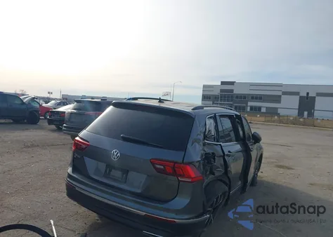 2021 Volkswagen Tiguan 2.0T Se/2.0T Se R-Line Black/2.0T Sel z USA, uszkodzony, nr VIN 3VV3B7AX6MM094384